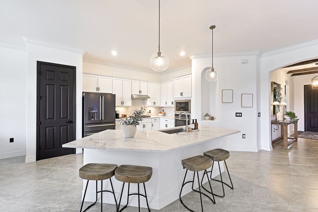 2067 Antigua Ln, Naples, FL 34120