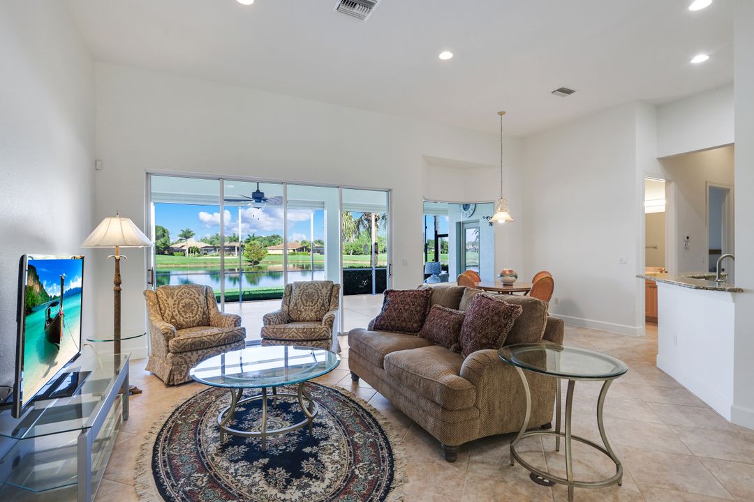 8737 Mustang Island Cir, Naples, FL 34113