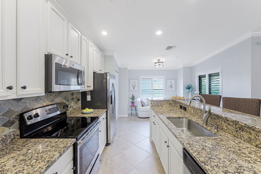 9828 Venezia Cir #1124, Naples, FL 34113
