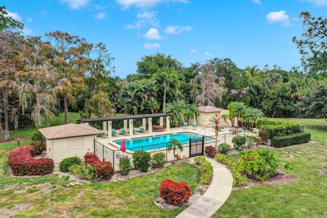 1004 Pine Isle Ln, Naples, FL 34112
