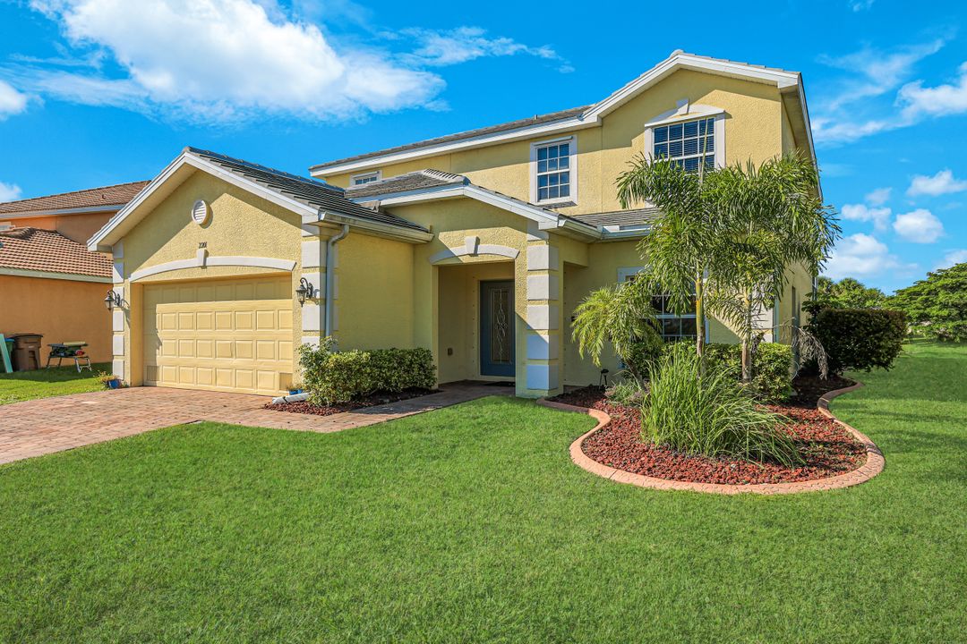 2210 Cape Heather Cir, Cape Coral, FL 33991