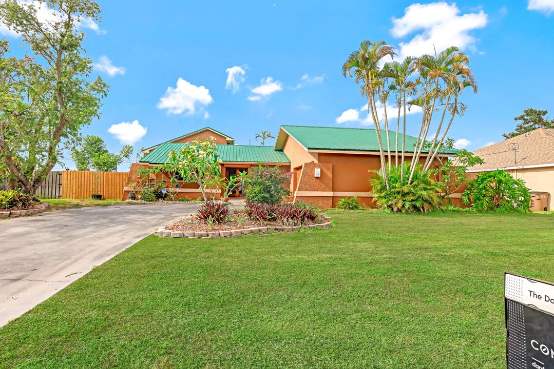 916 SE 30th Ln, Cape Coral, FL 33904