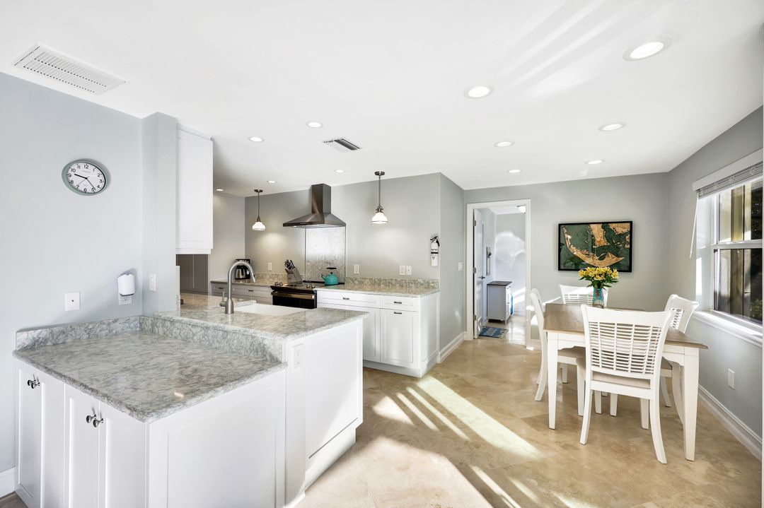 1010 Kings Crown Dr, Sanibel, FL 33957