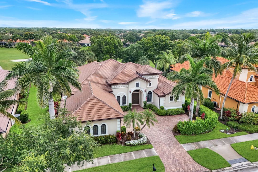 9002 Shenendoah Cir, Naples, FL 34113