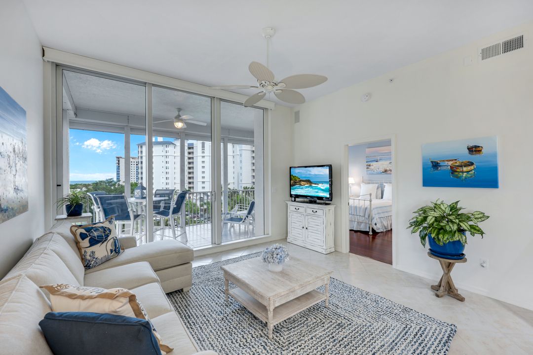 460 Launch Cir #PH06, Naples, FL 34108