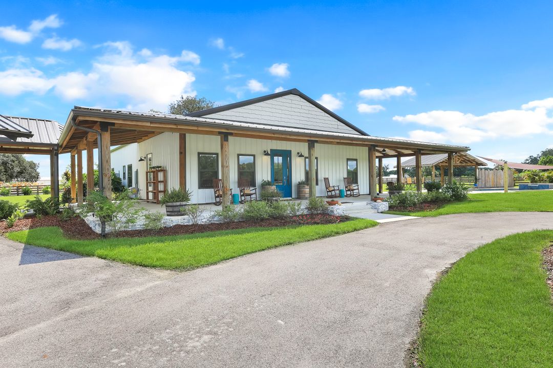 19080 Parkinson Rd, Alva, FL 33920