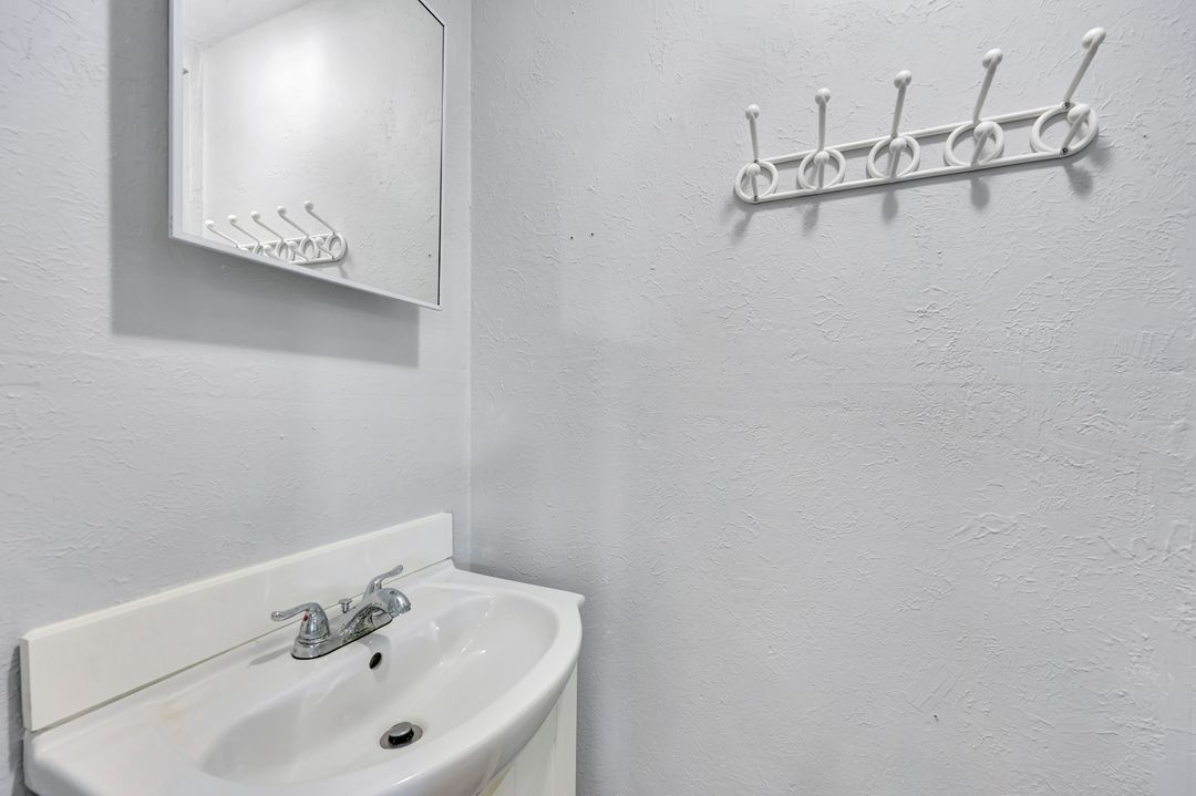 10464 Betsy Pkwy, Saint James City, FL 33956
