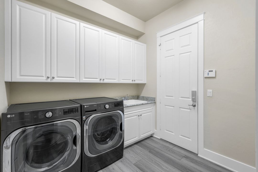 2704 Crystal Way, Naples, FL 34119