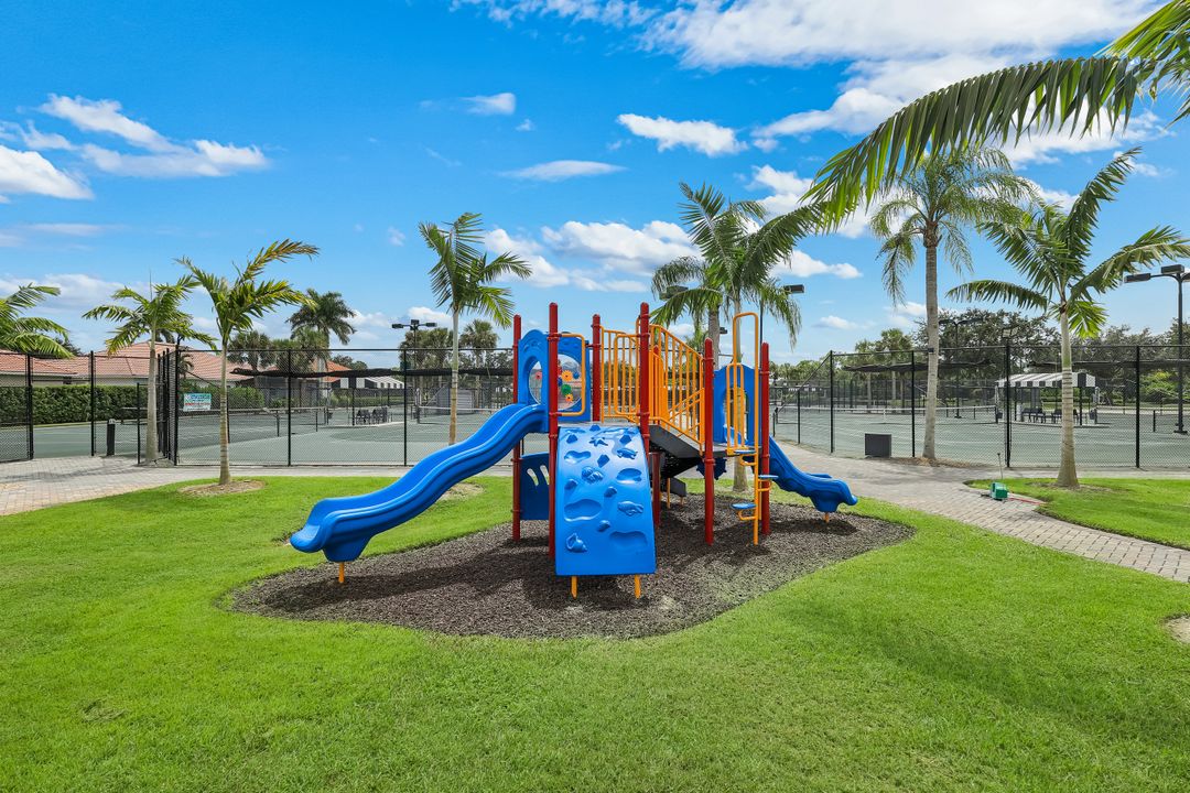 5936 Sand Wedge Ln #1604, Naples, FL 34110