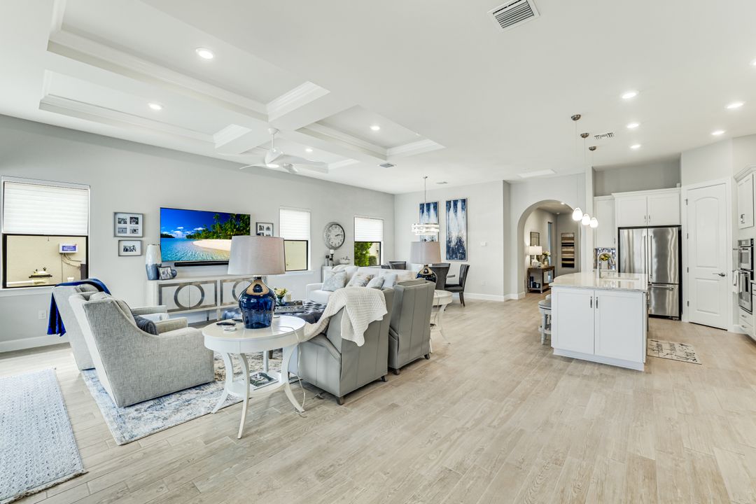 7631 Winding Cypress Dr, Naples, FL 34114