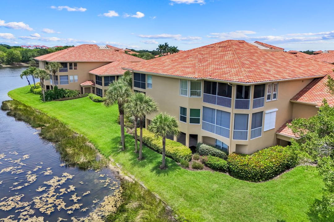 1895 Les Chateaux Blvd #302, Naples, FL 34109