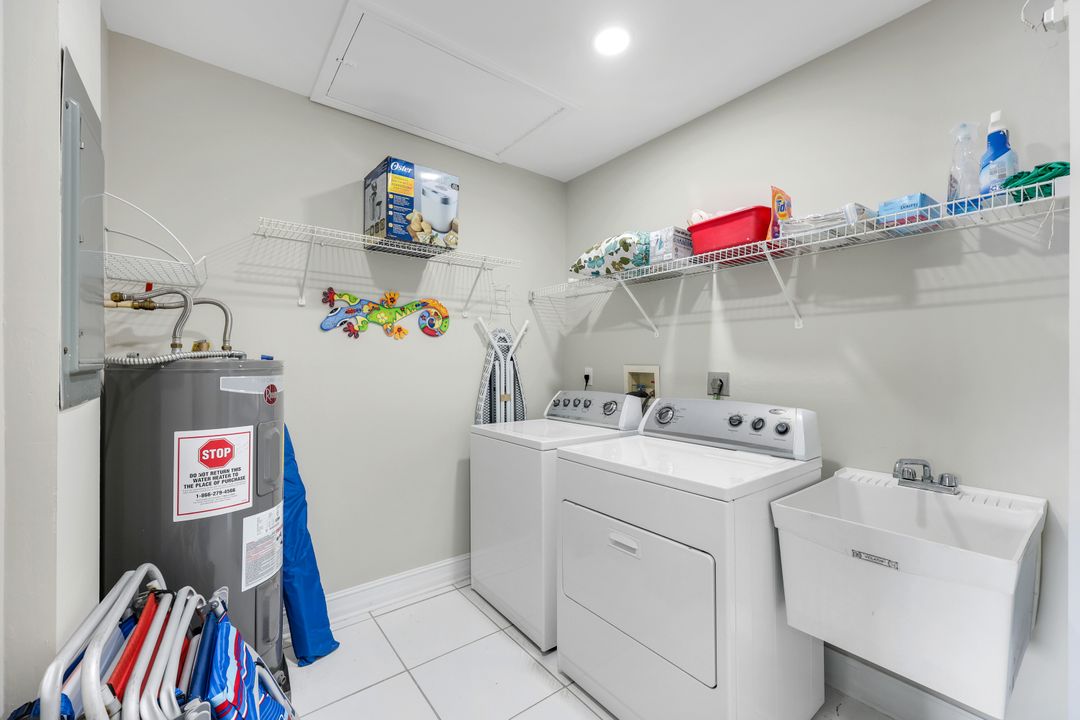 567 93rd Ave N, Naples, FL 34108