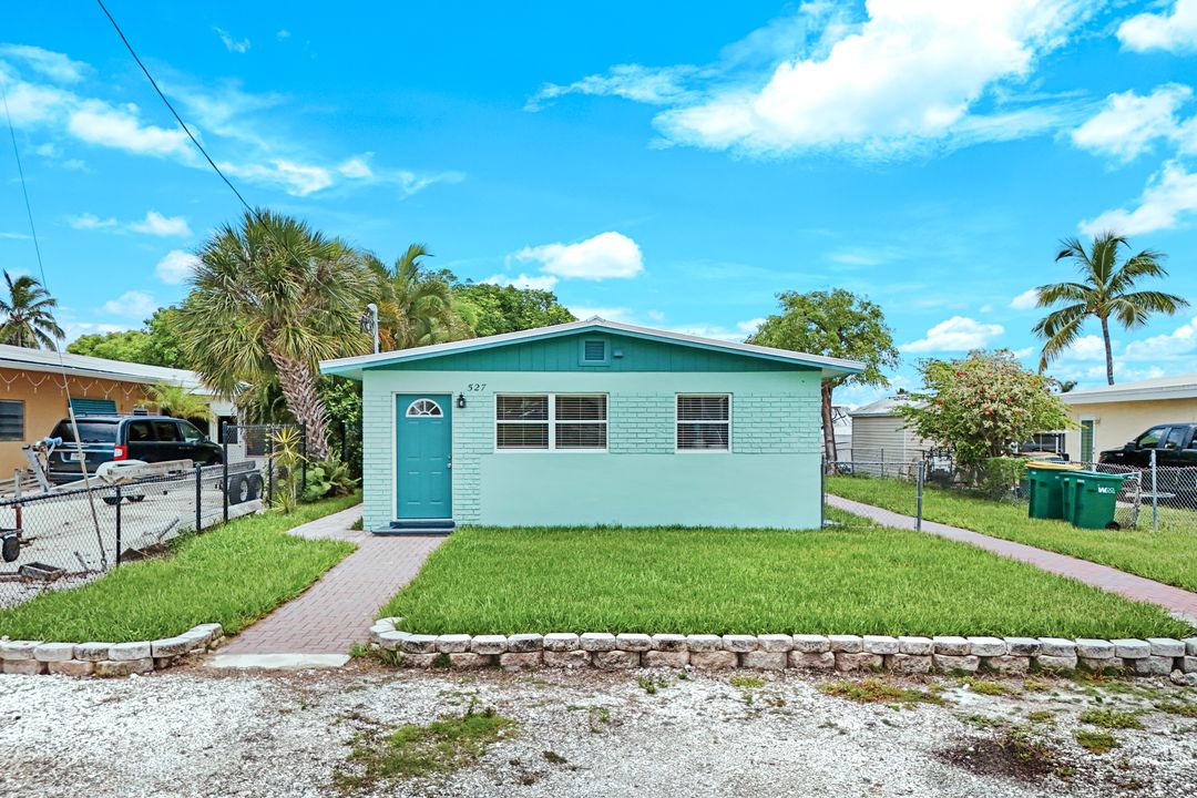 527 Goodland Dr, Marco Island, FL 34145