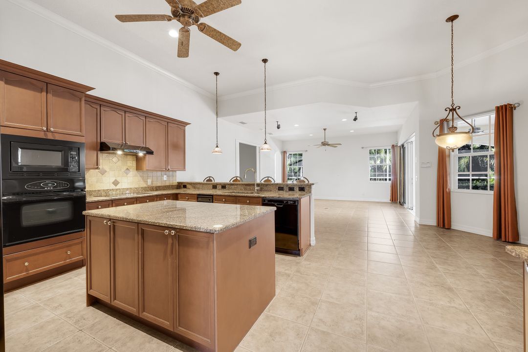 1817 Lagoon Ln, Cape Coral, FL 33914