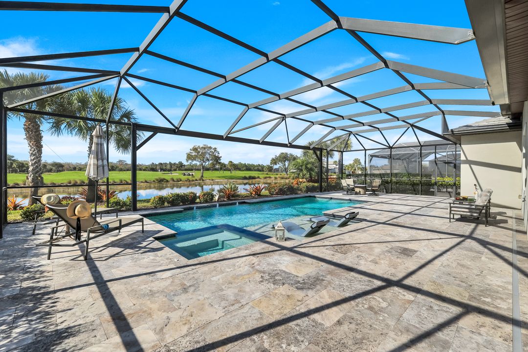 9428 Sanderling Ct, Naples, FL 34120