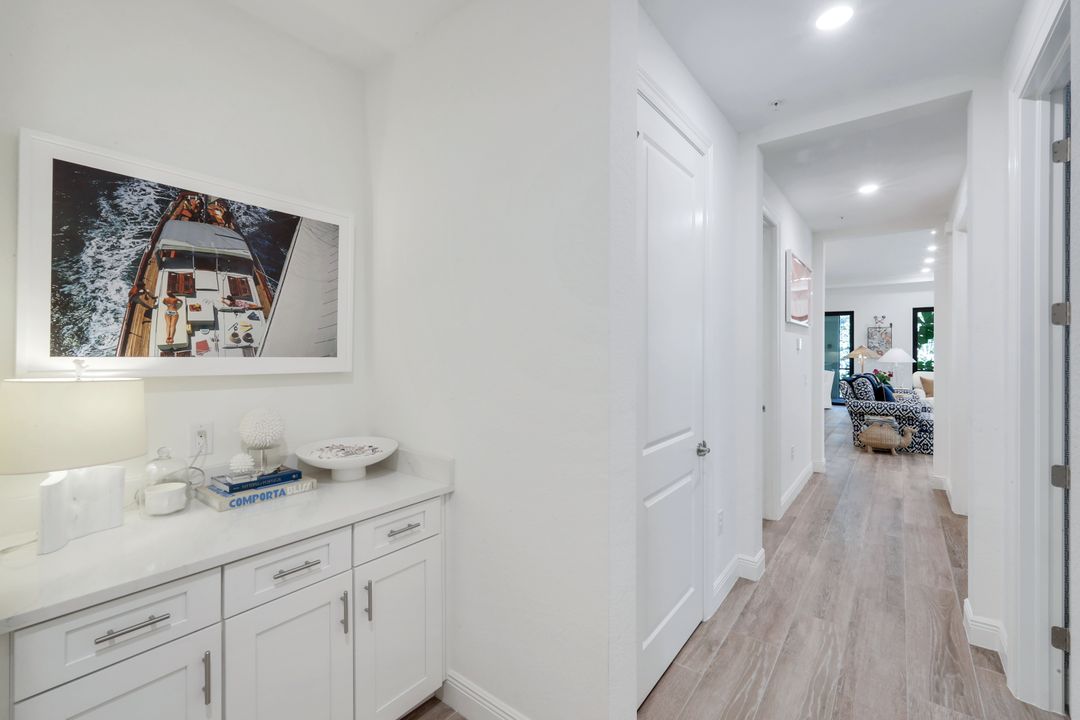 2472 Breakwater Wy #11-102, Naples, FL 34112