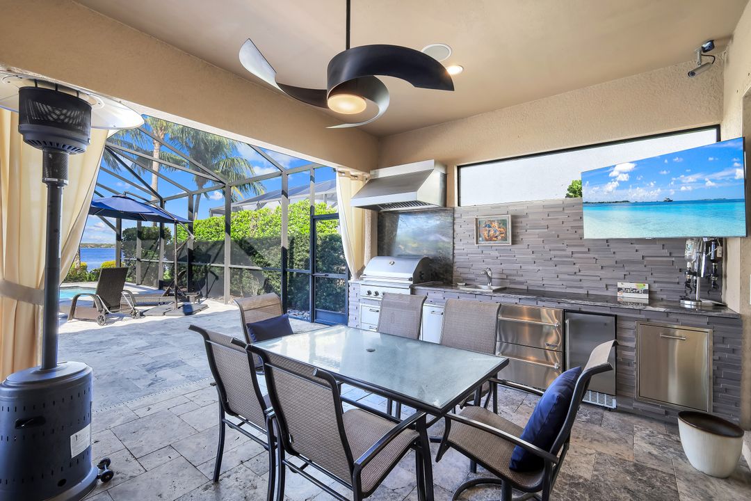 9075 Breakwater Dr, Naples, FL 34120