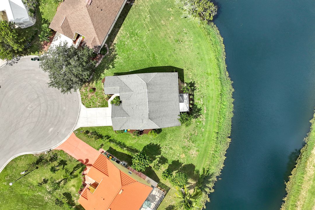 2520 Grove Isle Ct, Naples, FL 34109