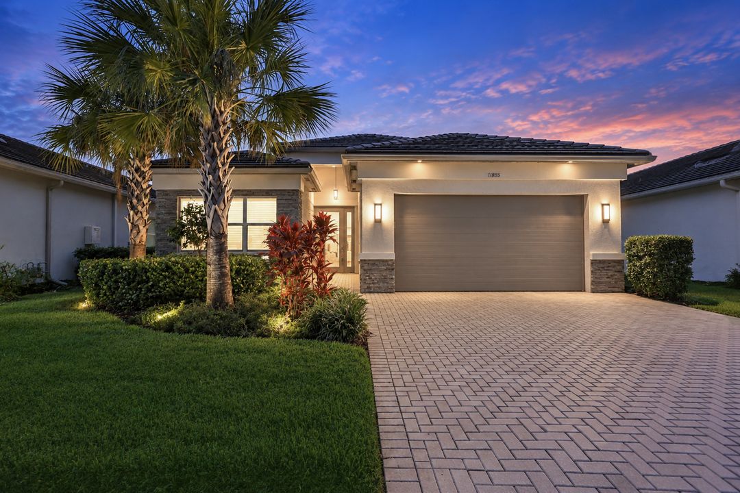 11855 Gardenia Ave, Naples, FL 34120