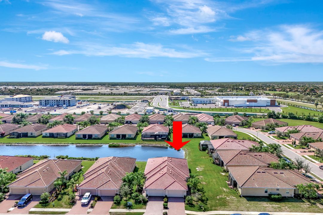 2074 Tamarron Ln, Naples, FL 34120