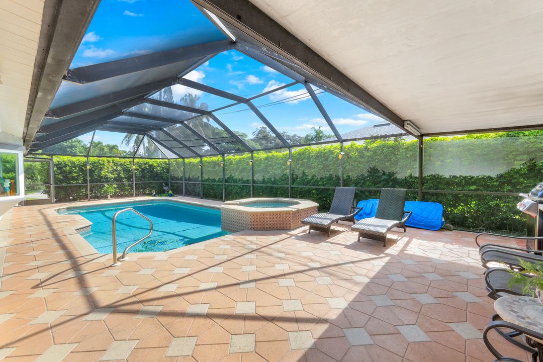 27984 Carl Cir, Bonita Springs, FL 34135