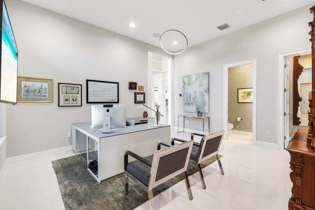 5750 Clarendon Dr, Naples, FL 34113