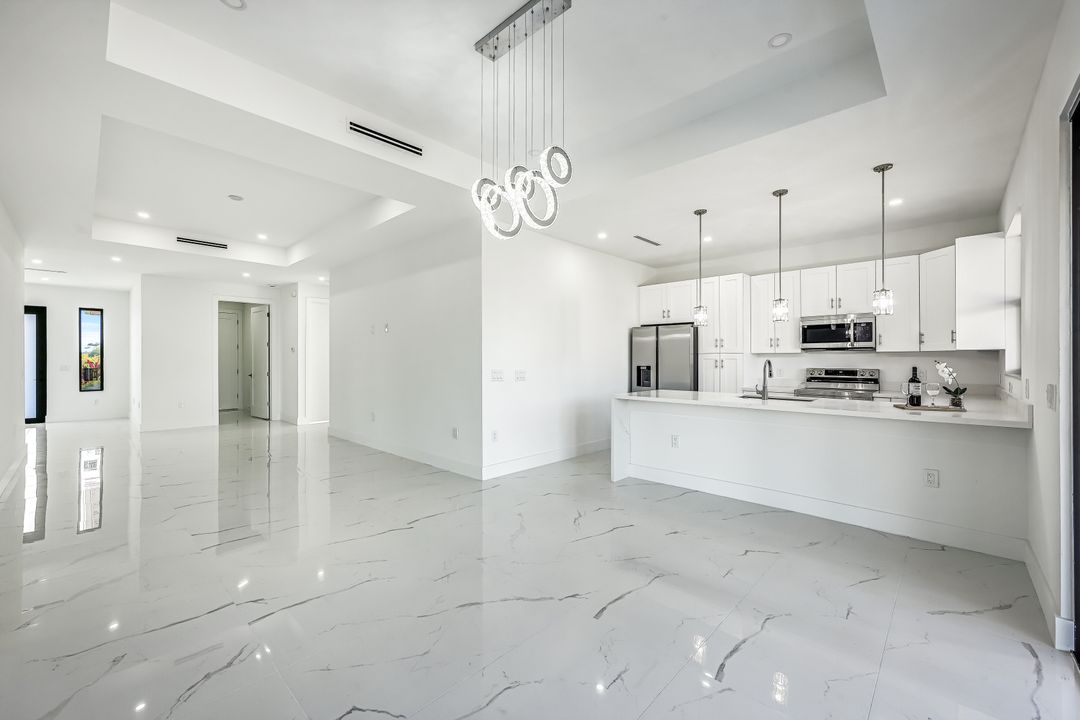 865 Chipley St E, Lehigh Acres, FL 33974