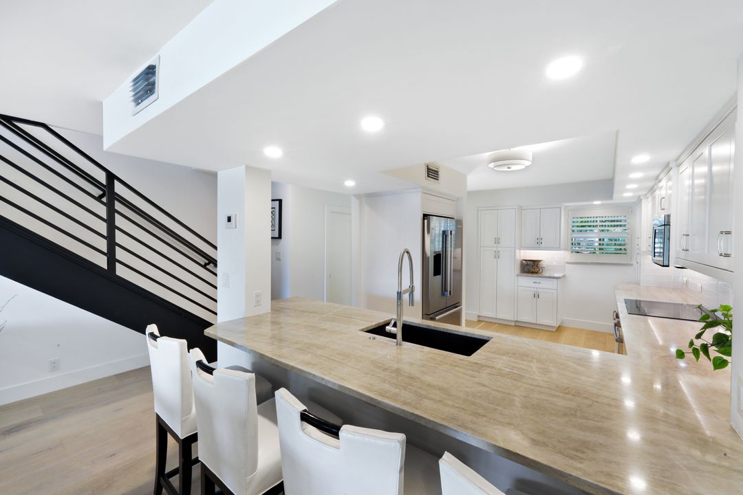 800 River Point Dr #212, Naples, FL 34102