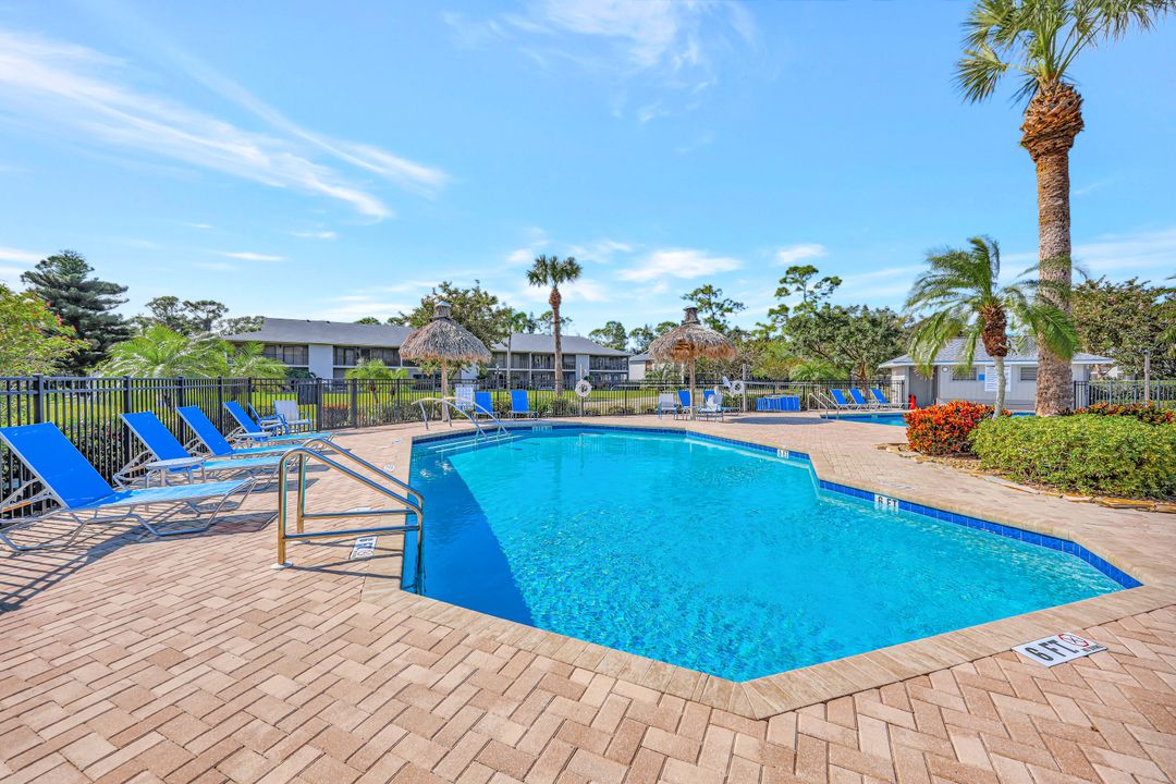 1227 Commonwealth Cir, Naples, FL 34116