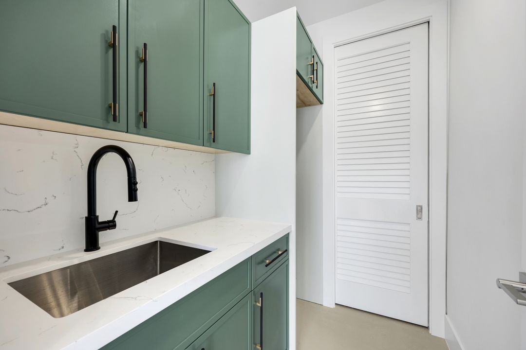 1230 10th Ave N, Naples, FL 34102