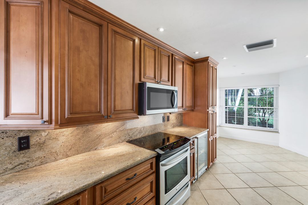 2626 Sailors Way, Naples, FL 34109