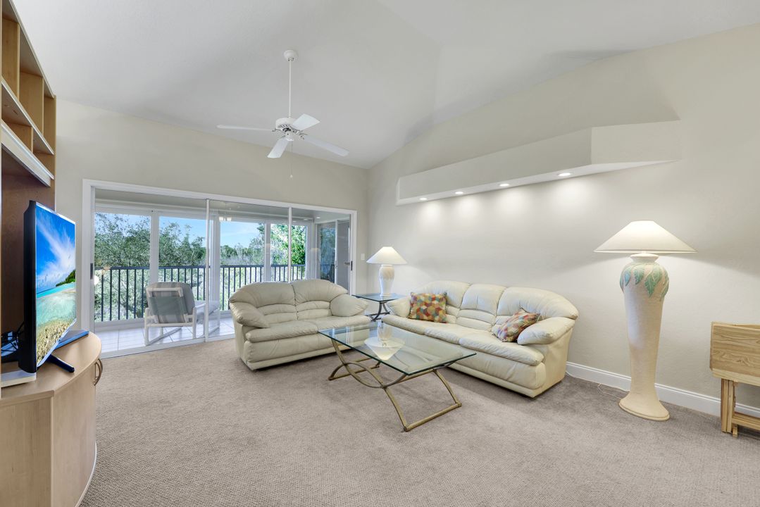351 Emerald Bay Cir #R-5, Naples, FL 34110