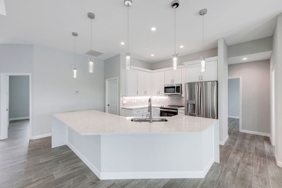 230 NE 18th St, Cape Coral, FL 33909