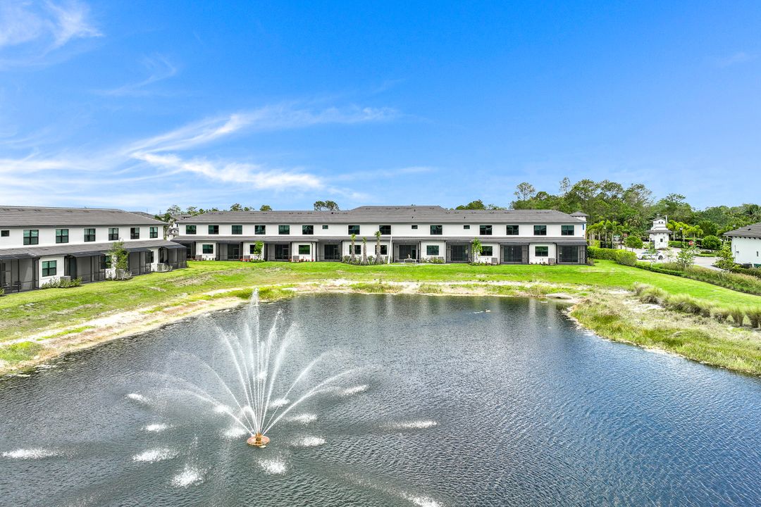 7473 Rockefeller Dr, Naples, FL 34119