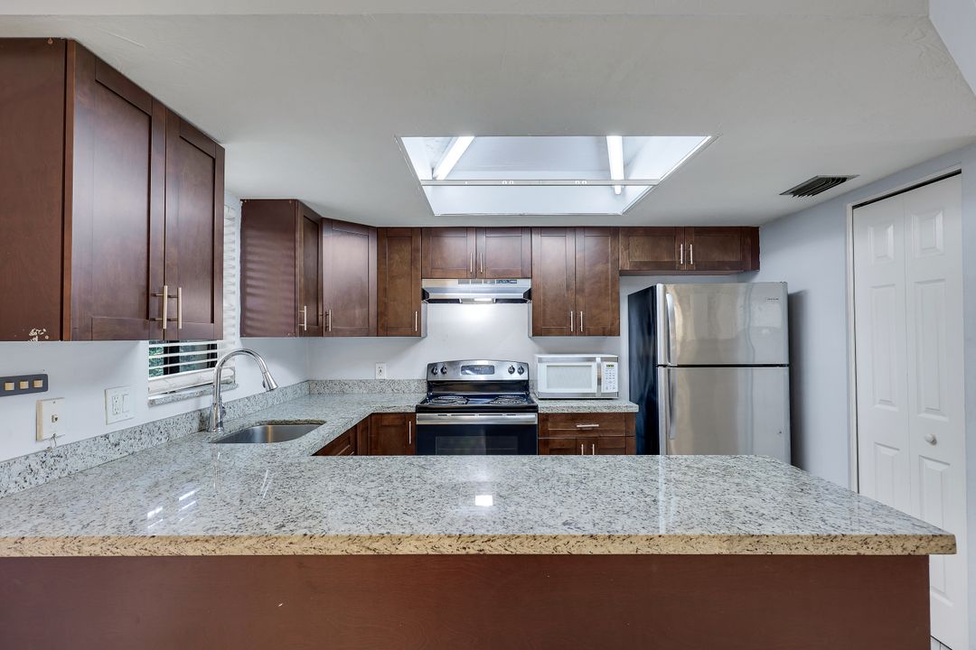 1400 Green Valley Cir #1002, Naples, FL 34104