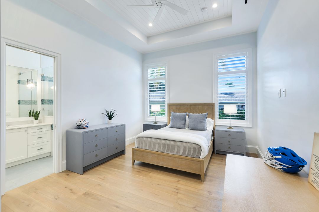 730 Harbour Dr, Naples, FL 34103