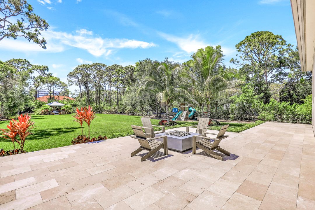 125 Caribbean Rd, Naples, FL 34108