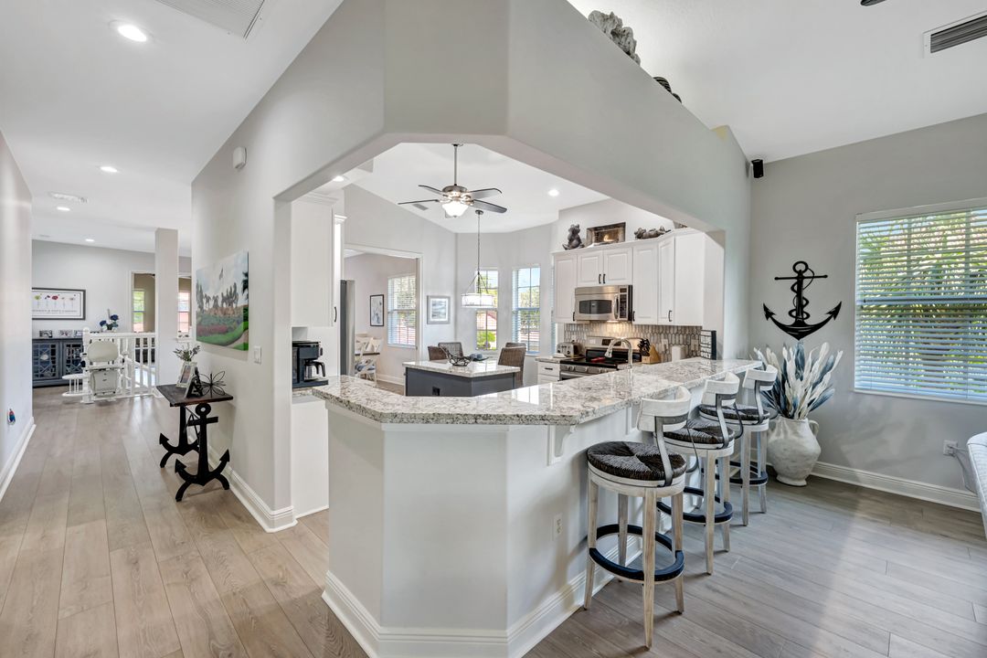 7842 Hawthorne Dr #1703, Naples, FL 34113