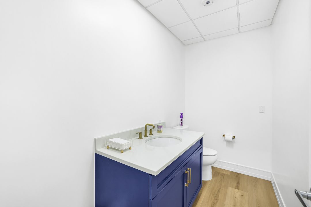 2390 Tamiami Trl N #212, Naples, FL 34103