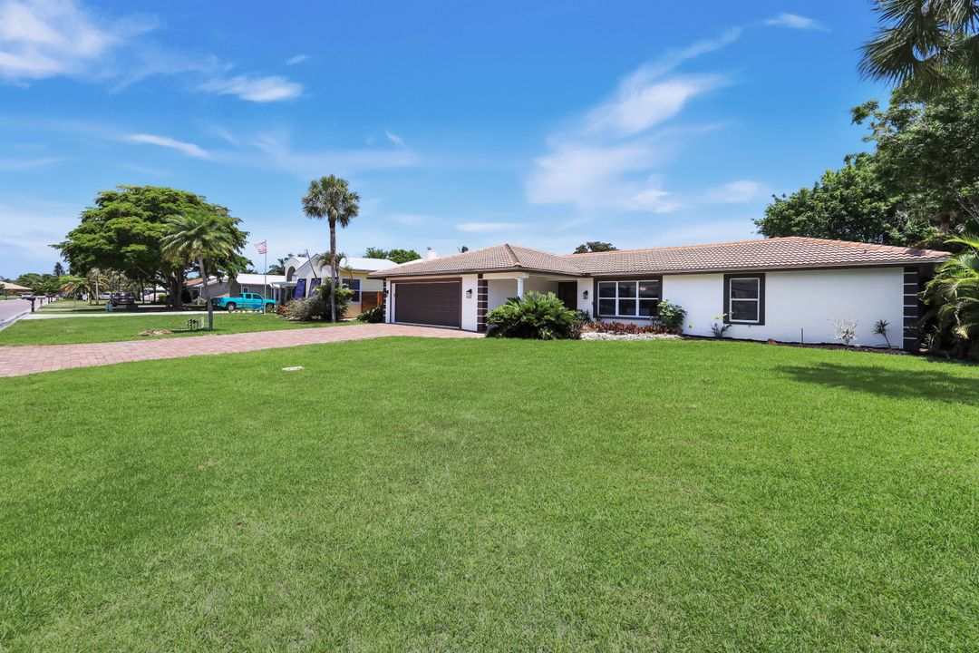 675 Pompano Dr, Naples, FL 34110