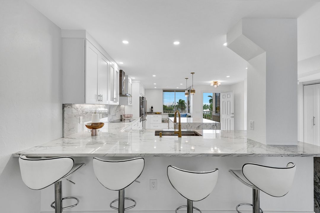 11118 Gulf Shore Dr #302, Naples, FL 34108