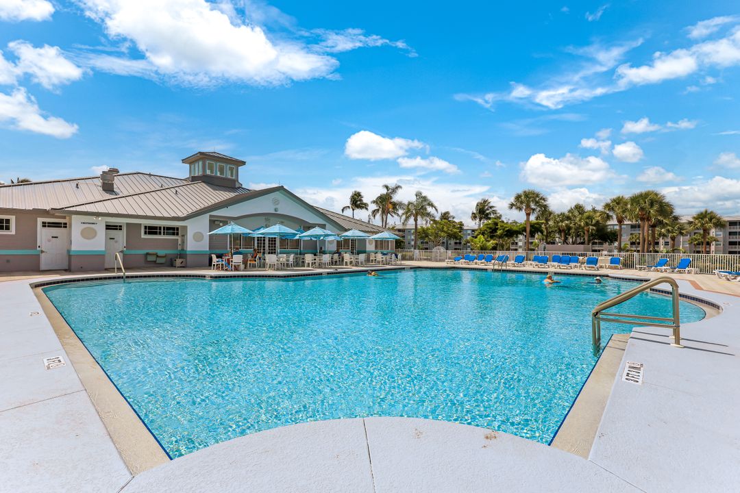 16635 Lake Cir Dr #614, Fort Myers, FL 33908