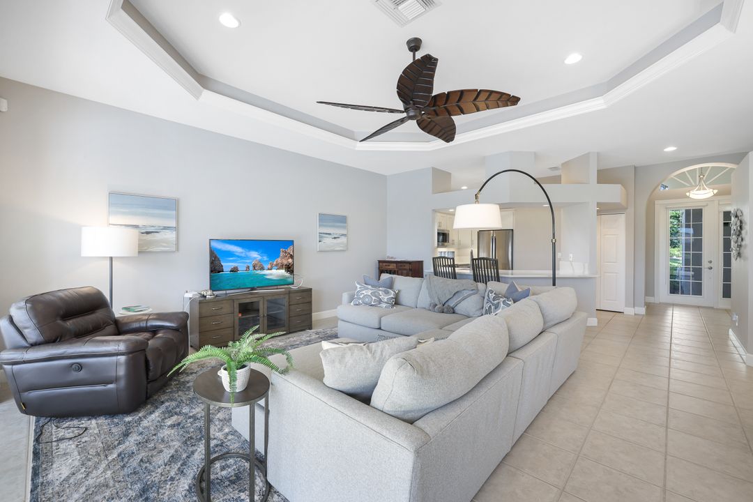 463 Tullamore Ln, Naples, FL 34110