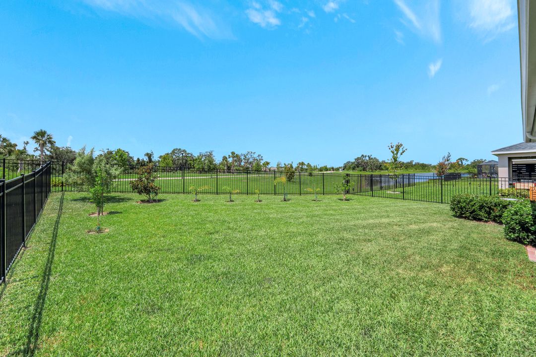 6219 Golden Nettle Dr, Apollo Beach, FL 33572