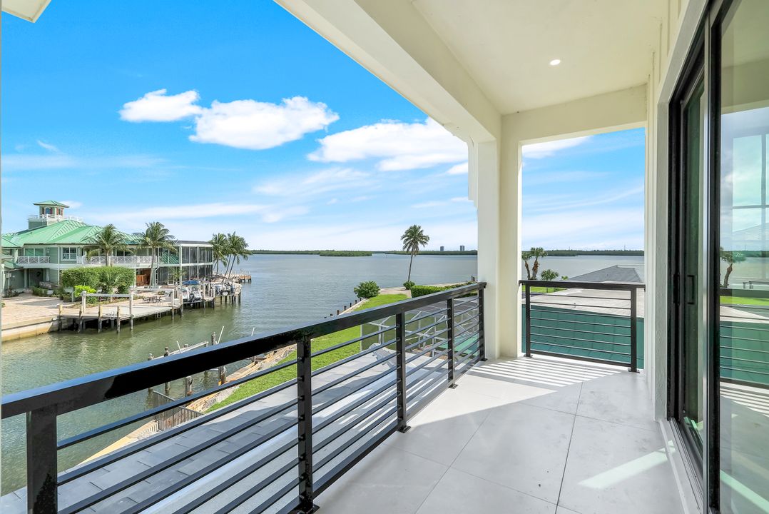 960 Iris Ct, Marco Island, FL 34145