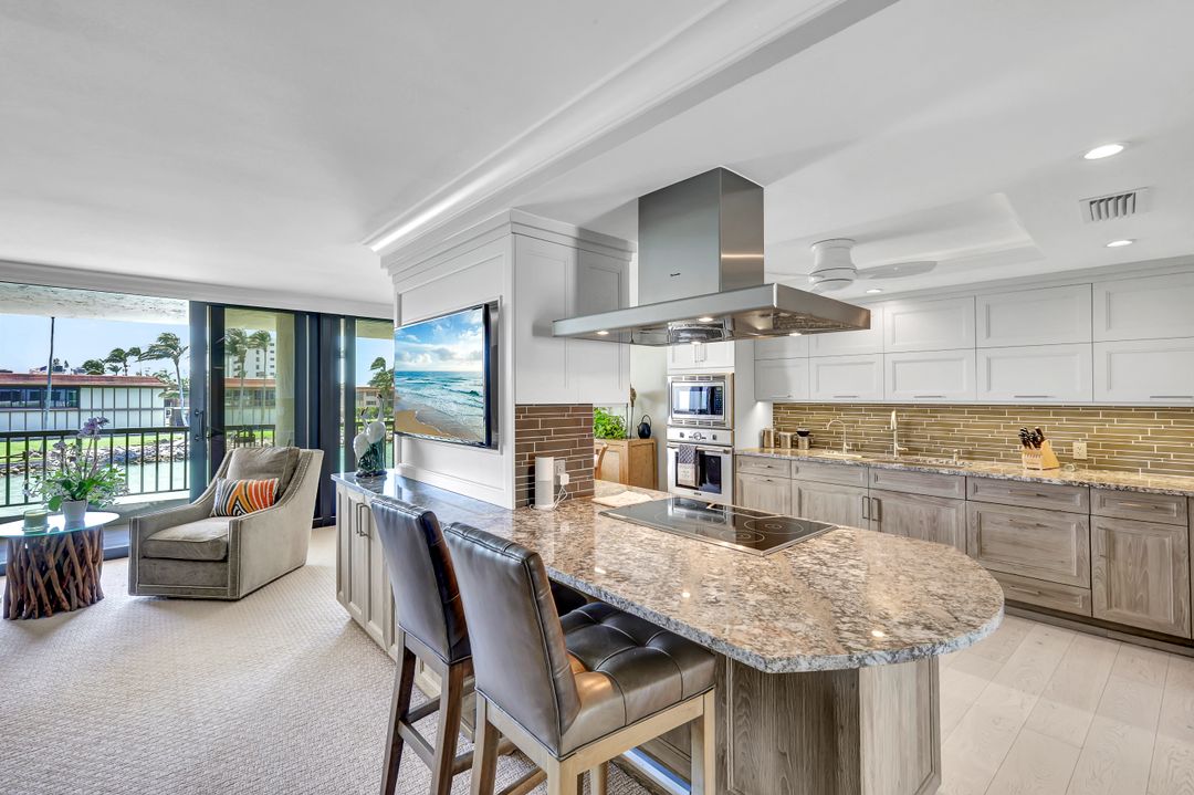 2302 Gulf Shore Blvd N, Naples, FL 34103