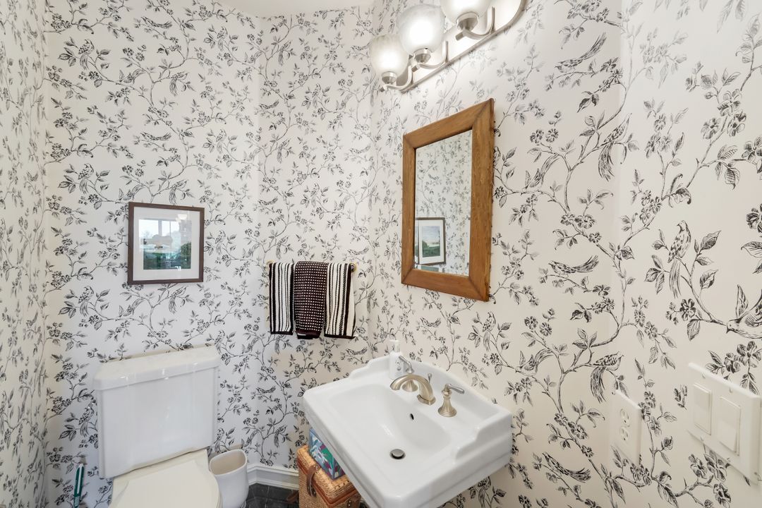 1895 Les Chateaux Blvd #302, Naples, FL 34109