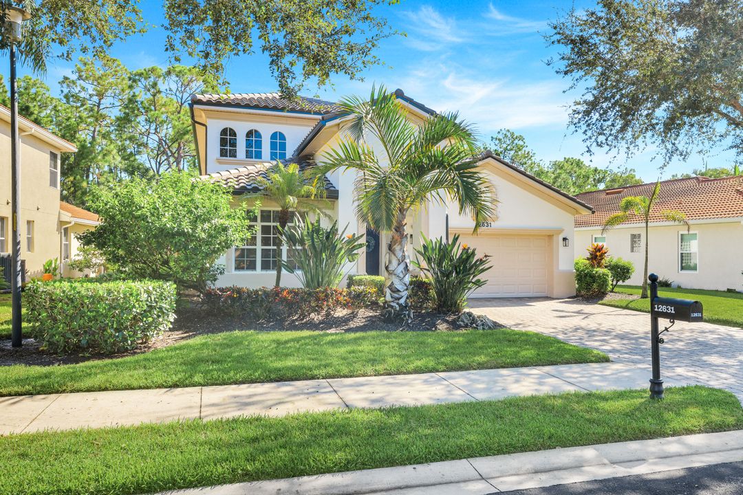 12631 Biscayne Ct, Naples, FL 34105