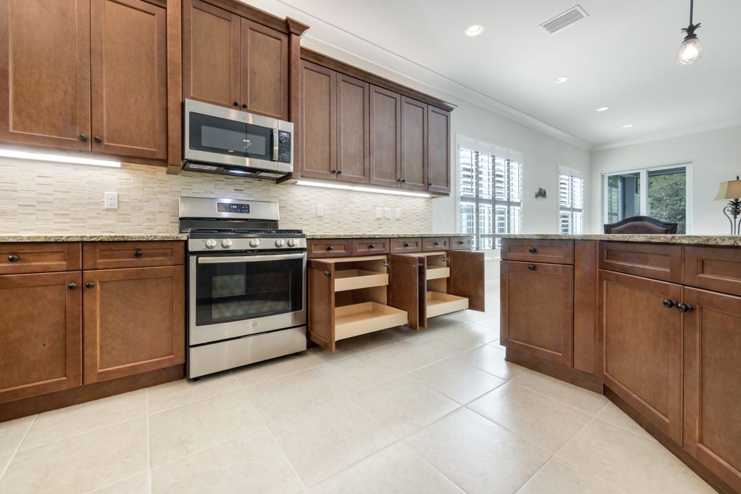 28564 Twain Dr, Bonita Springs, FL 34135