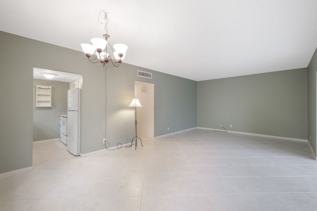 744 Wedge Dr  #27, Naples, FL 34103